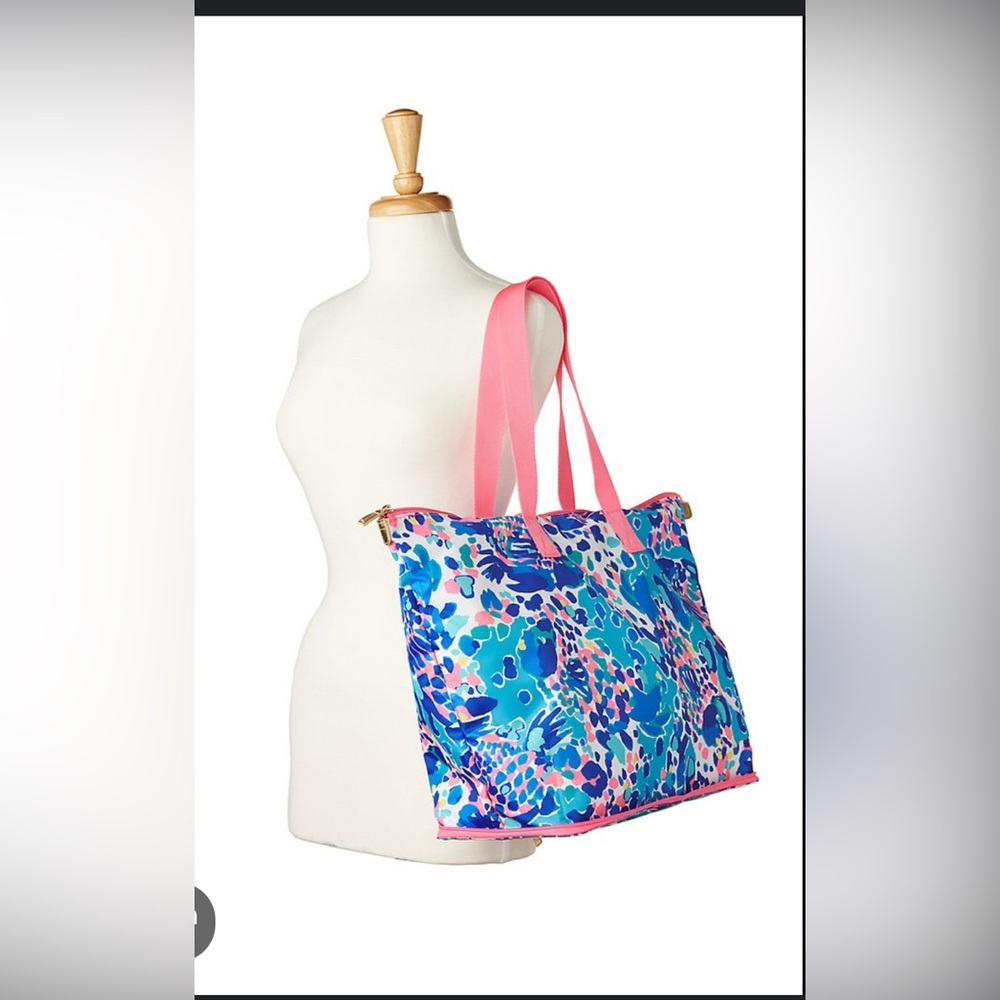 Lilly Pulitzer ~Destination Getaway~ Hit The Spot~packable tote. Spot Clean
